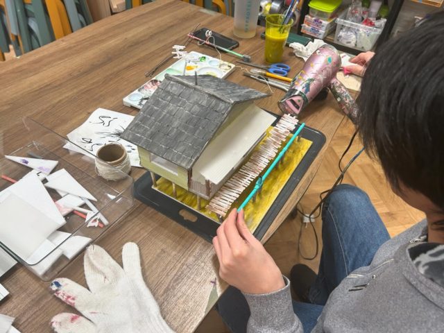 12月に入り、利用者さんも4人に増えました😊
みんなそれぞれ、得意分野を活かし、建築模型、絵画制作、web制作などお仕事してまーす❣️
#就労継続支援a型 #つくば #障害福祉サービス #アートの仕事がしたい